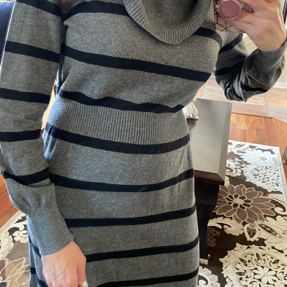 🎁 NWT Womens Medium Old Navy Striped Cowl Neck Sweater Dress - Picture 2 of 7